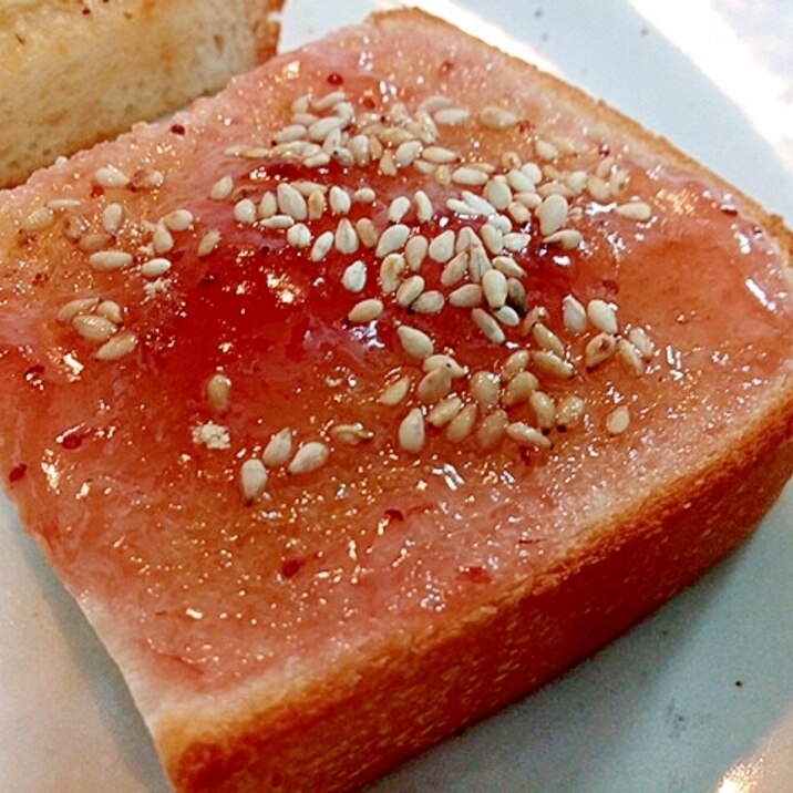 苺ジャムときな粉とごまのミニトースト